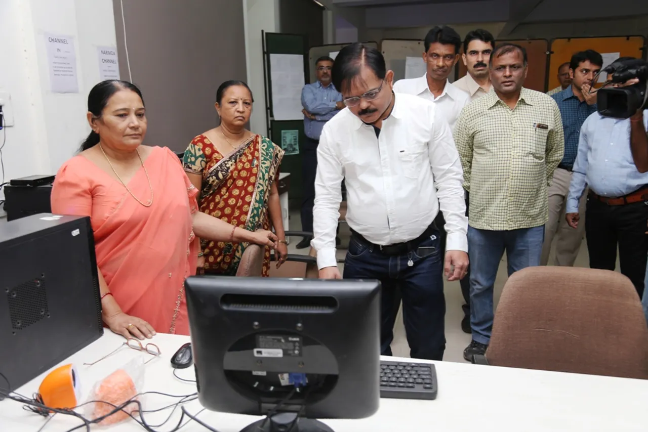 ભરૂચ જિલ્લામાં ચૂંટણીનાં પ્રચાર અને પ્રસાર પર નજર રાખવા માટે EMCMC સેન્ટર કાર્યરત કરાયુ