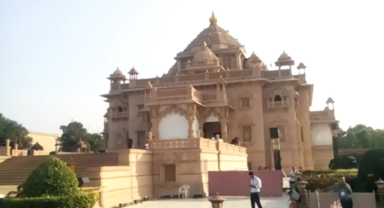 ગાંધીનગર અક્ષરધામ મંદિરનાં રજતજ્યંતિ મહોત્સવમાં પીએમ મોદીને આવકારવા થનગનાટ