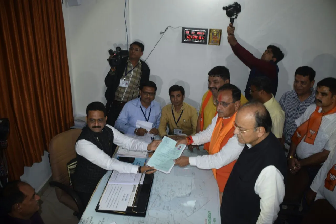 વિજયનાં જયઘોષ સાથે સીએમ રૂપાણીએ નોંધાવ્યુ નામાંકન