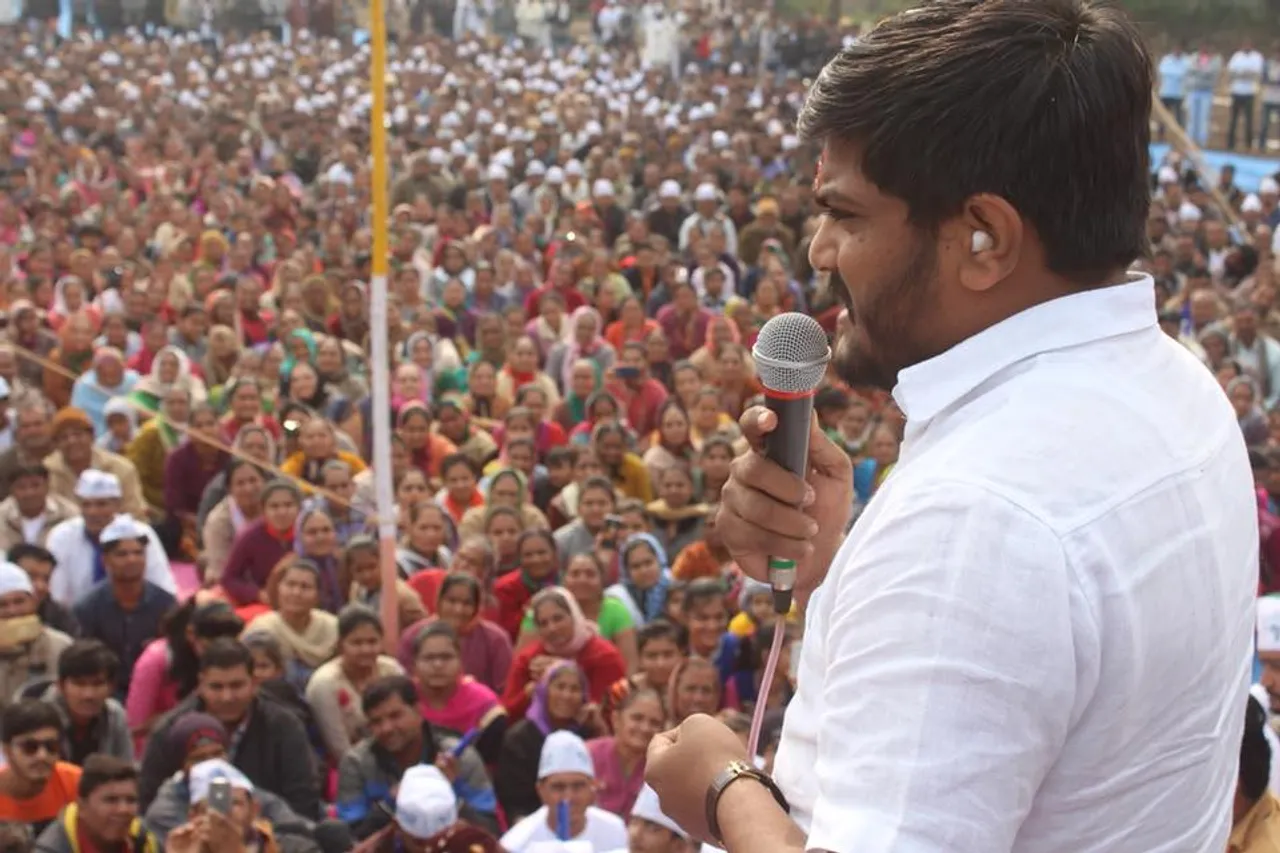 અમરેલી જિલ્લામાં હાર્દિક પટેલનાં રોડ શોમાં જનમેદની ઉમટી