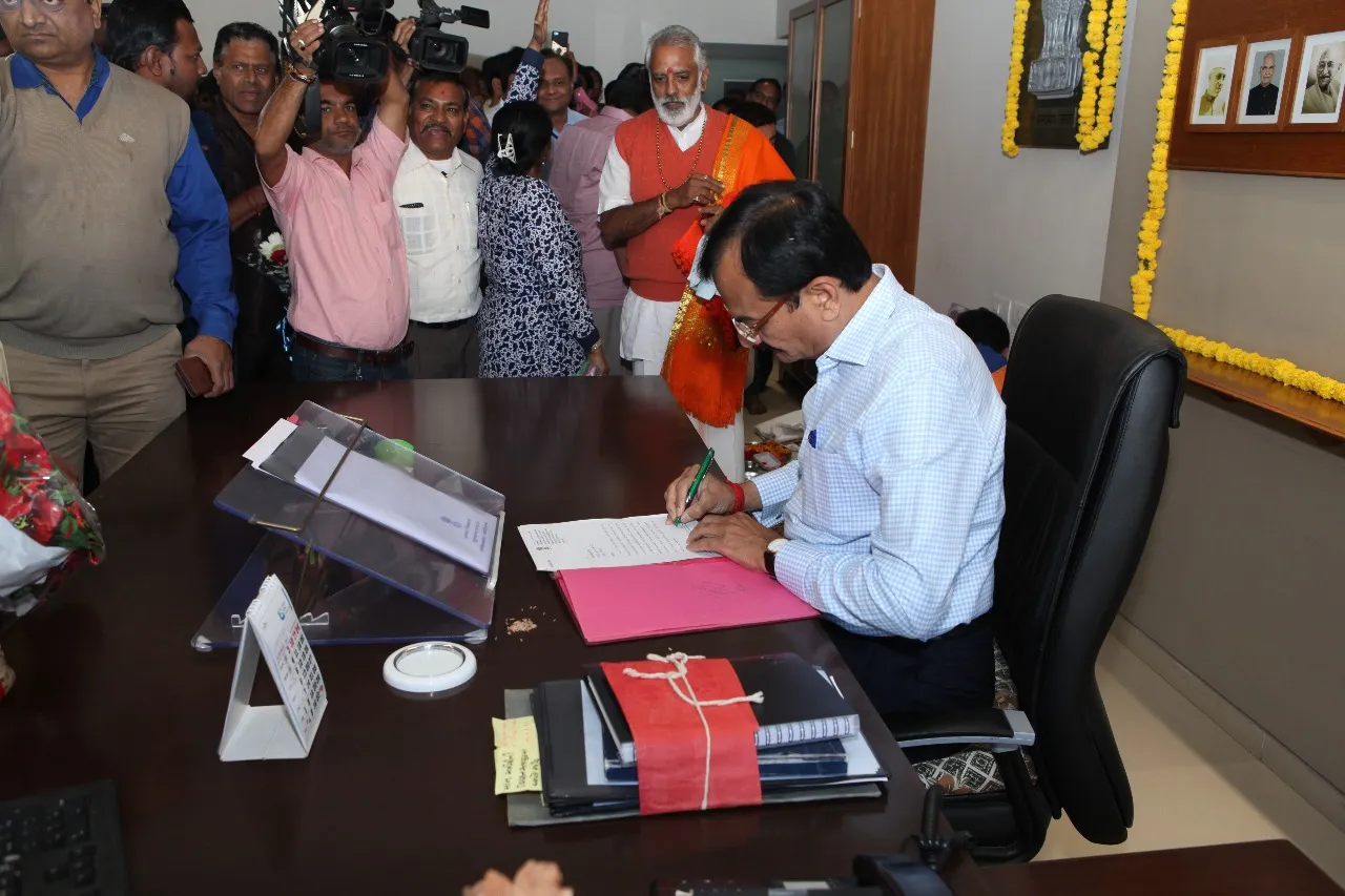 રાજ્યનાં ગૃહમંત્રી પ્રદીપસિંહ જાડેજાએ વિધિવત કાર્યભાર સંભાળ્યો