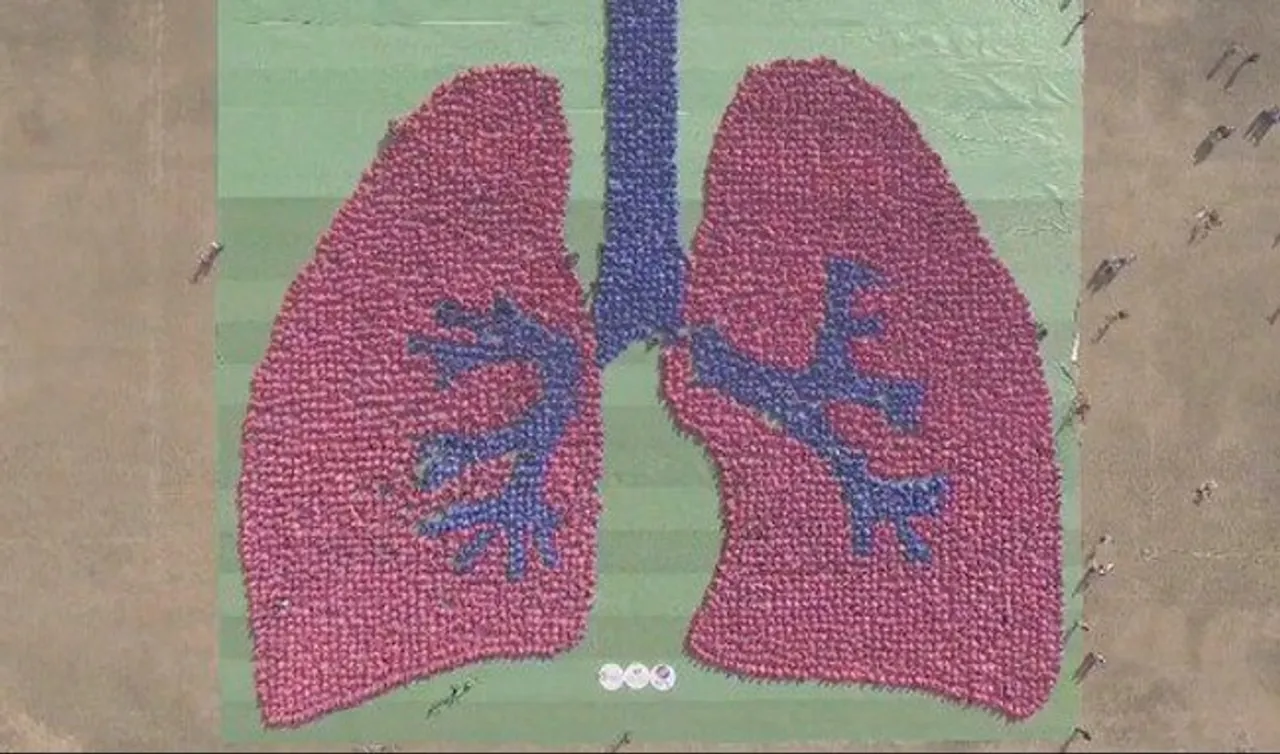 દિલ્હીમાં 5300 બાળકોએ ફેફસાની 'માનવાકૃતિ' બનાવી ગીનીઝ  રેકોર્ડ સ્થાપ્યો