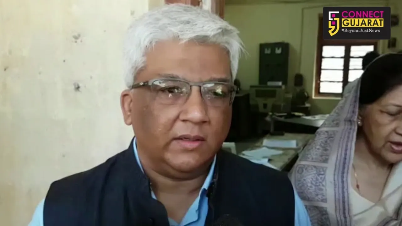 વડોદરાનાં મહારાજા અને રાજમાતાએ લોકશાહીનાં પર્વમાં આપ્યુ યોગદાન