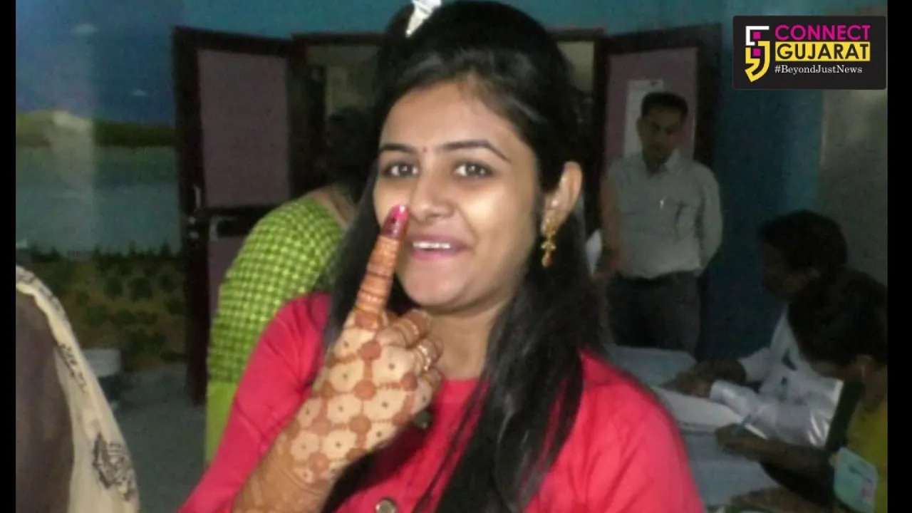 લગ્નની વિધિ પહેલા દુલ્હને મતાધિકારનો ઉપયોગ કરીને સમાજ માટે બની પ્રેરણારૂપ