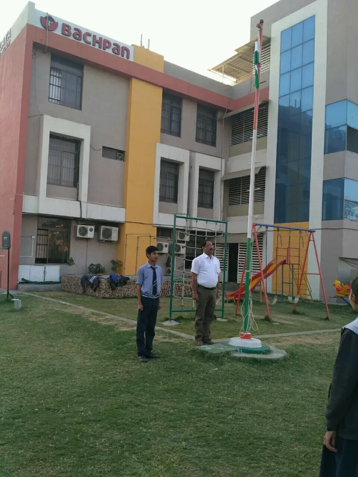 અંકલેશ્વર જીઆઇડીસીની તક્ષશિલા વિદ્યાલય દેશભક્તિનાં રંગે રંગાઈ