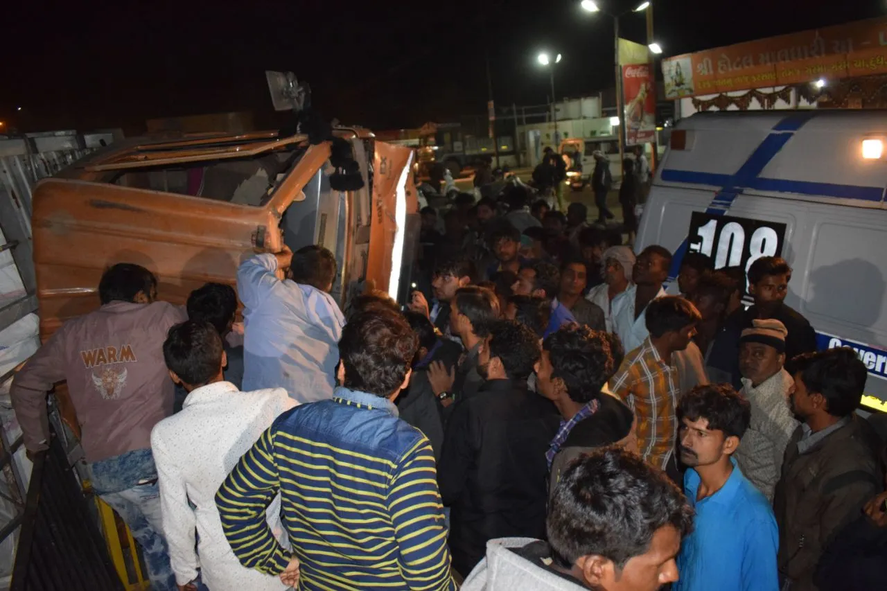 ગોંડલ ગુંદાળા ચોકડી પાસે ત્રણ વાહનો વચ્ચે સર્જાયેલા ગોઝારા અકસ્માતમાં મહિલા સહિત બેનાં મોત