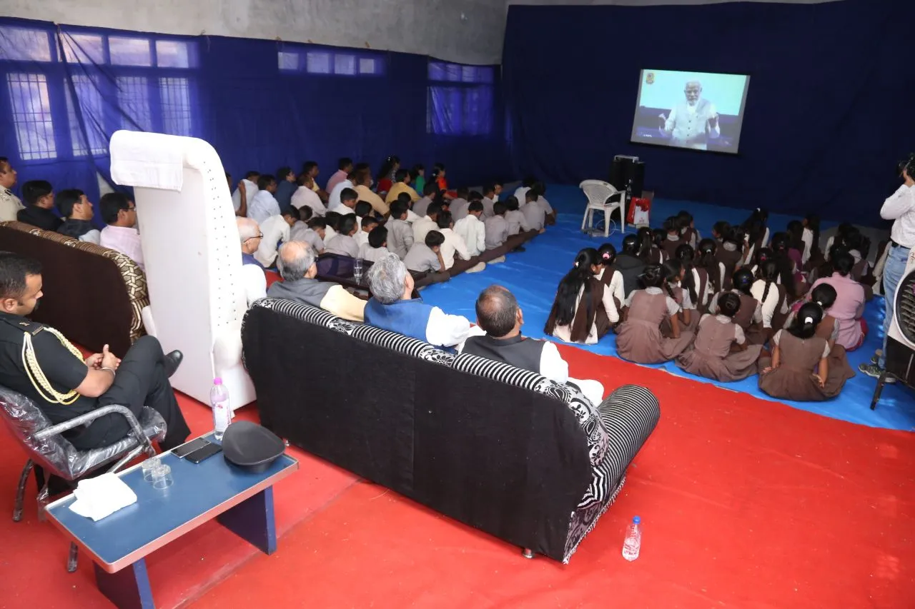 ઝઘડીયામાં વિદ્યાર્થીઓ સાથે પીએમ મોદીનાં સંવાદ કાર્યક્રમને માણતા રાજ્યપાલ ઓપી કોહલી