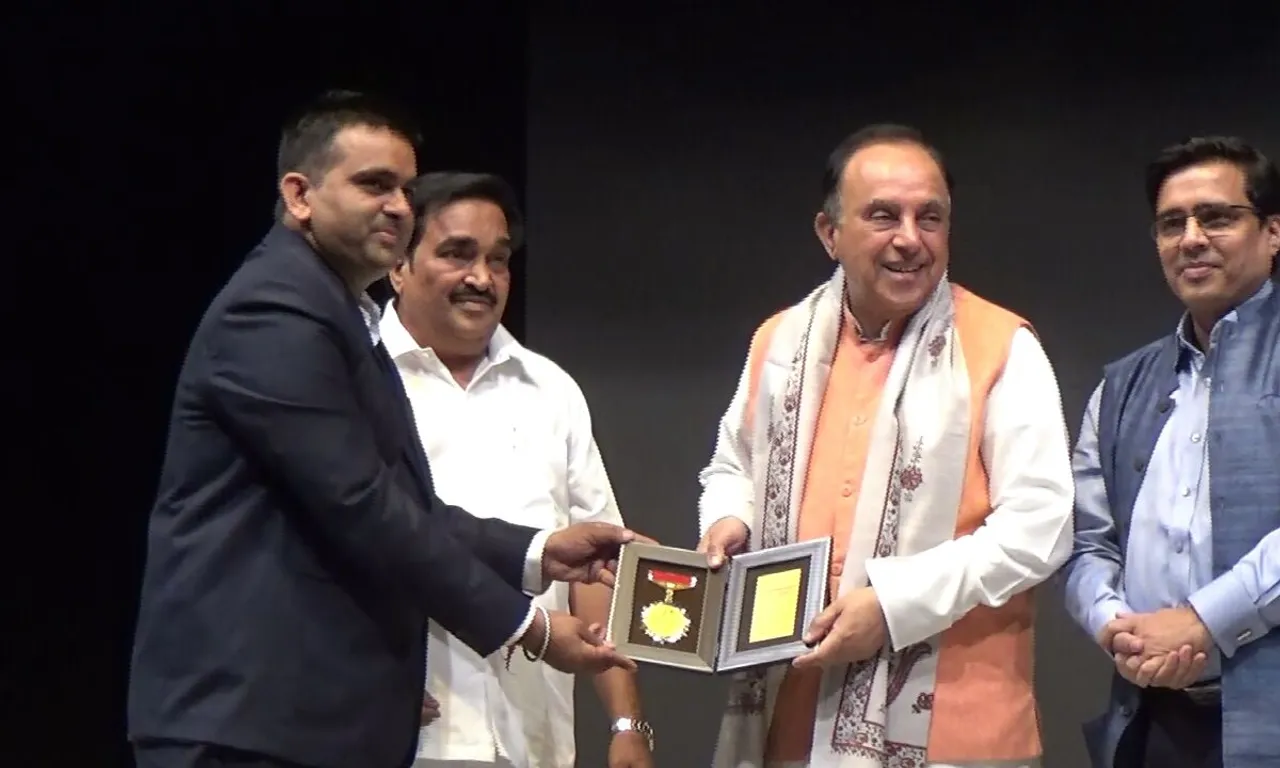 નહેરુને પ્રતિષ્ઠિત બનાવવા પાછળ ગોડશેની મૂર્ખતા હતી: સુબ્રમણ્યમ સ્વામી