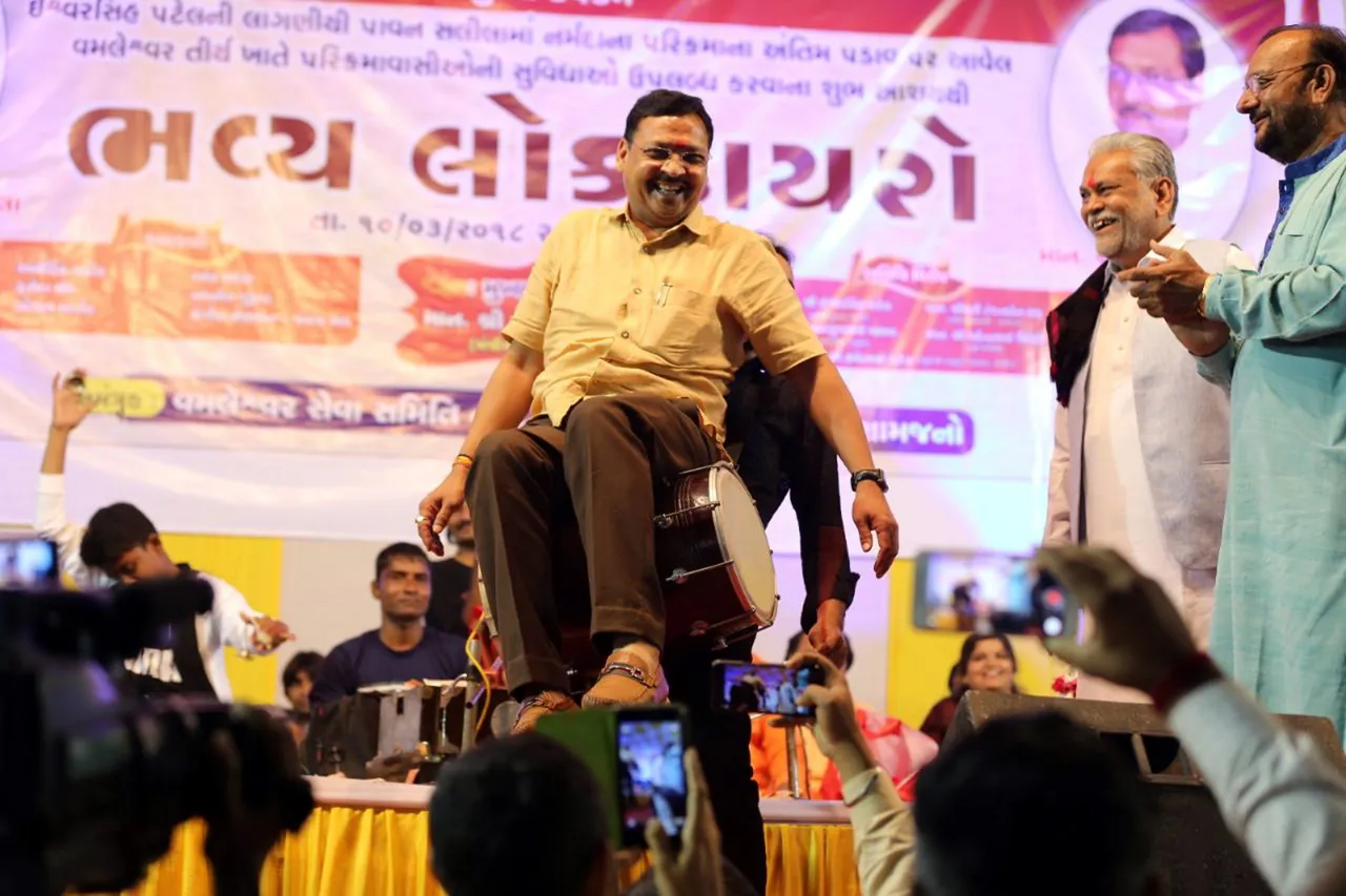 હાસોટના વમલેશ્વર ગામે ગુજરાત રાજ્ય સંગીત નાટક અકાદમી દ્વારા લોક ડાયરો યોજાયો