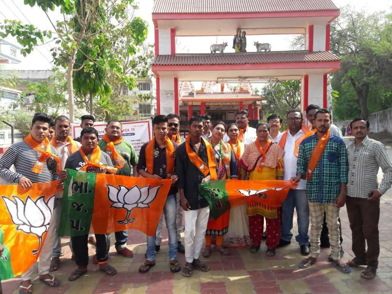 અંકલેશ્વરમાં BJP સ્થાપના દિનની ઉજવણી, કાર્યકરોએ બાળકોને આપ્યો નાસ્તો