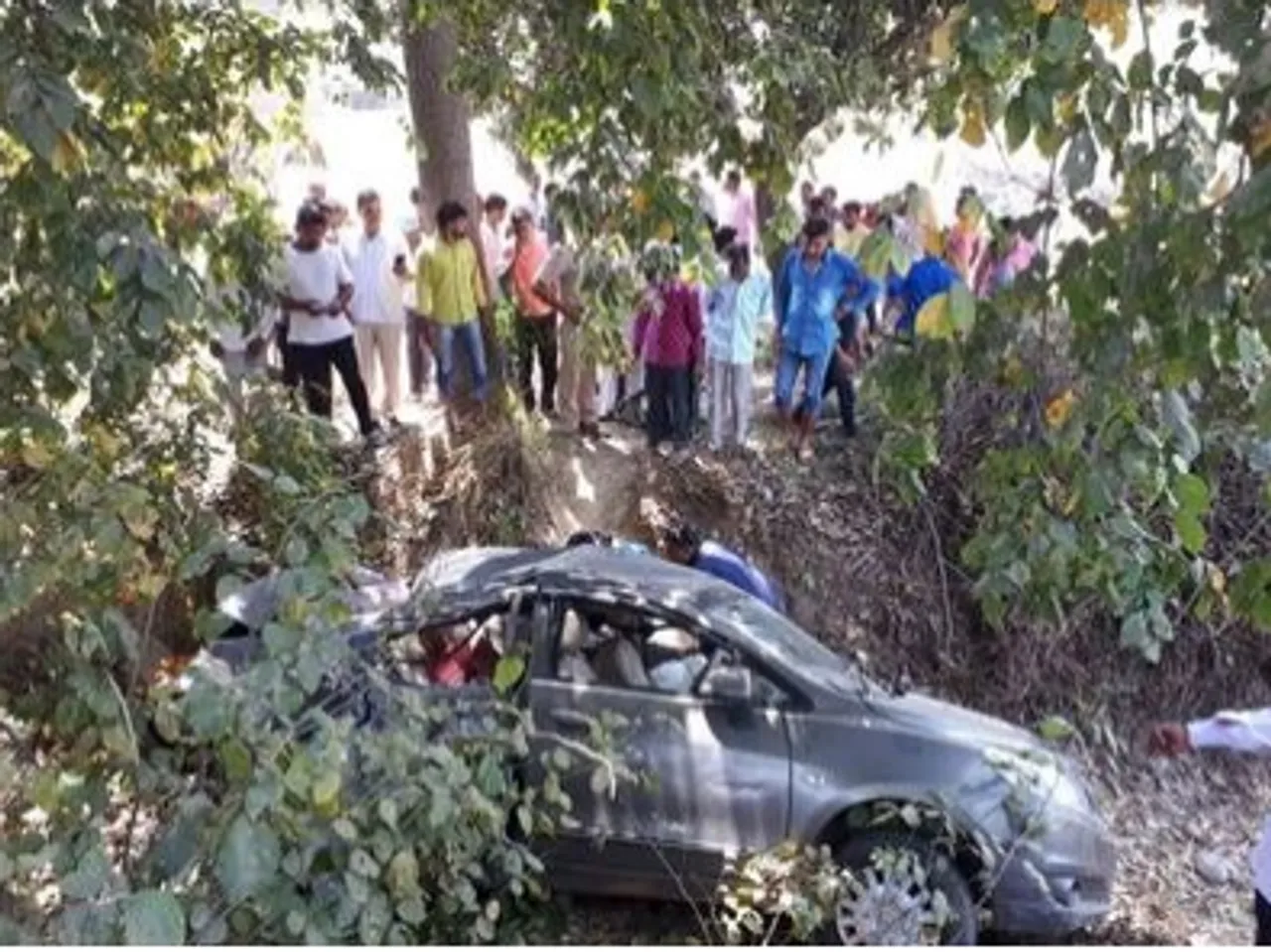 UP:જાનૈયાઓની કાર નાળામાં ખાબકતા વરરાજાના પિતા સહિત 7નાં મોત, મૃતકોમાં 3 બાળકો