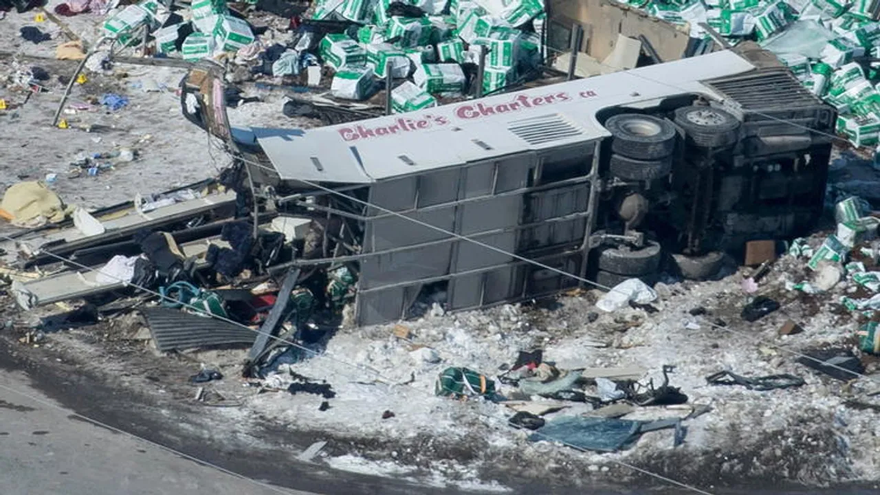 કેનેડામાં આઇસ હોકી ટીમની બસ સાથે થયો અકસ્માત, ૧૪ના મોત