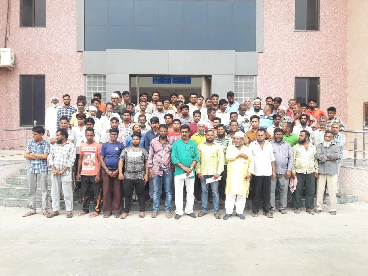 ભરૂચમાંથી નો-હોકર્સ ઝોન રદ કરો અથવા વૈકલ્પિક જગ્યા આપોની માંગ સાથે કલેકટરને આવેદન