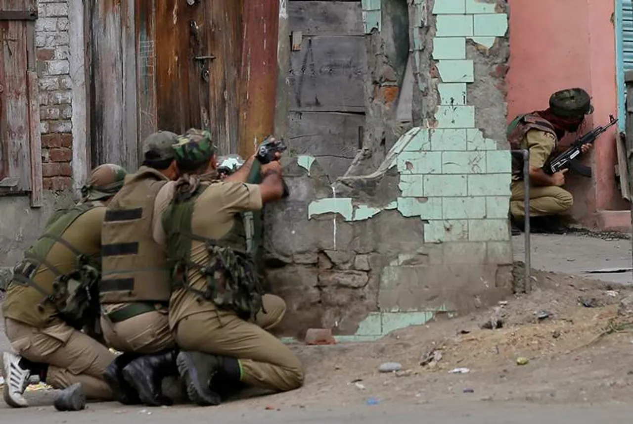 J&K : શોપિયાંમાં પોલીસ સ્ટેશન પર થયો આતંકી હુમલો , 1 જવાન શહીદ 