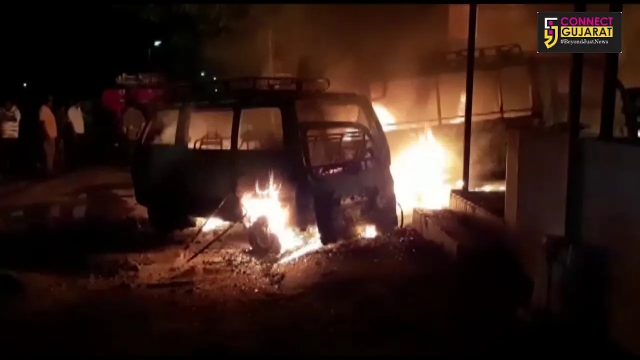 નર્મદા જિલ્લાના વાવડી ગામે ટાટા મેજીક અને મારૂતિ વાનમાં લાગી આગ