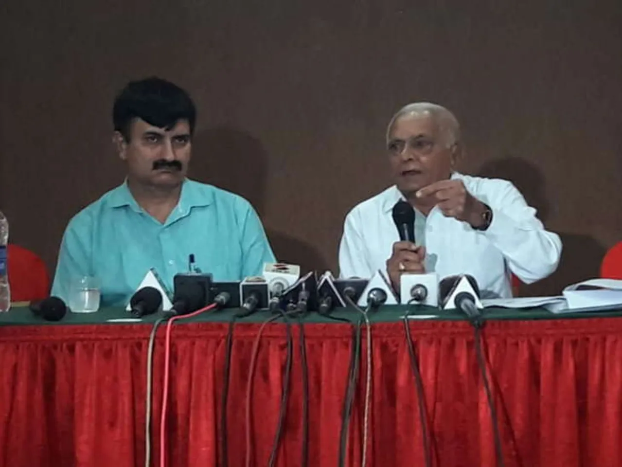 મગફળીના ગોડાઉનમાં આગના મામલે નાફેડના ચેરમેને કહ્યું, 'ગુજરાતની આબરૂના લીરા ઉડ્યા'