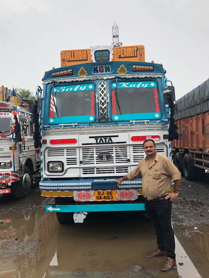 ભરૂચઃ પ્લાયવૂડની આડમાં છૂપાવ્યો હતો 27.18 લાખનો દારૂનો જથ્થો, બે ઝડપાયા