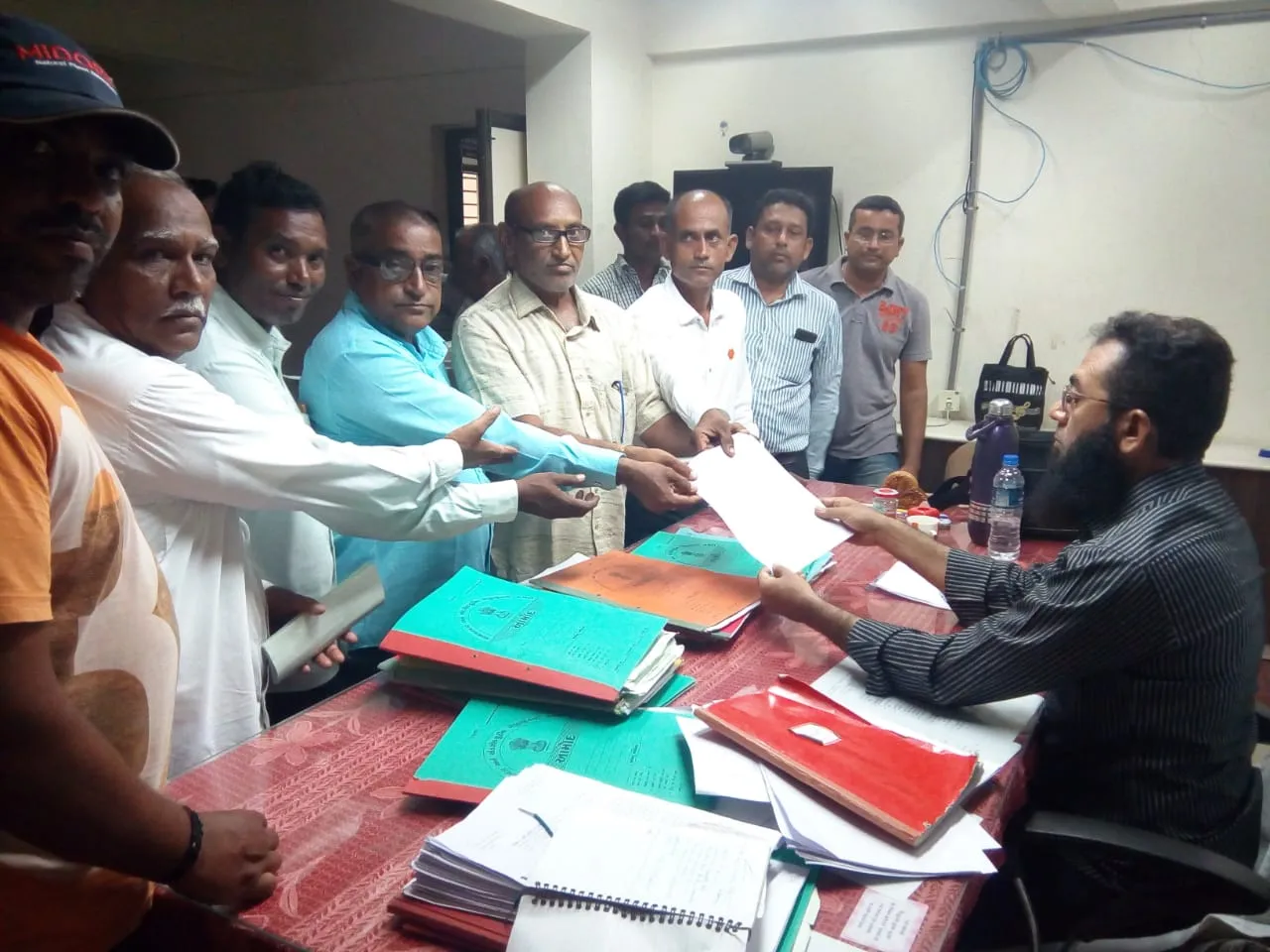 આમોદઃ દહેજની કંપનીઓ દ્વારા ઝેરી ગેસ છોડાતાં કપાસનાં પાકને નુકશાન