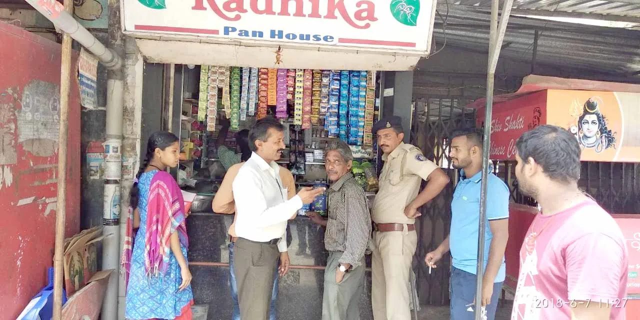 વલસાડ શહેરમાં જાહેરમાં ધુમ્રપાન કરનારા દંડાયા