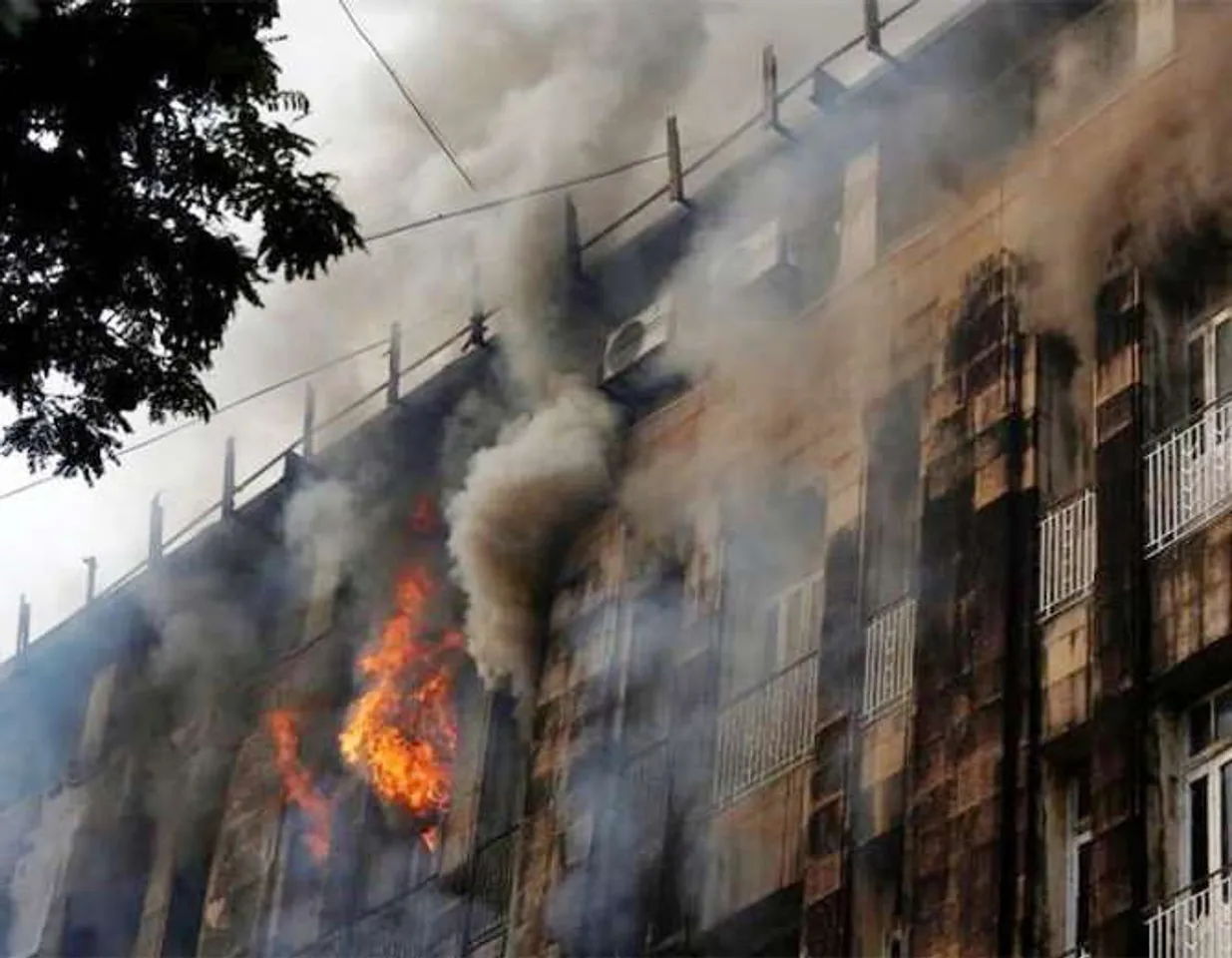 મુંબઇના સિંધિયા હાઉસ ઇન્કમટેક્સ ઓફિસમાં આગથી અનેક ડિફોલ્ટરોની ફાઈલો બળીને ખાક