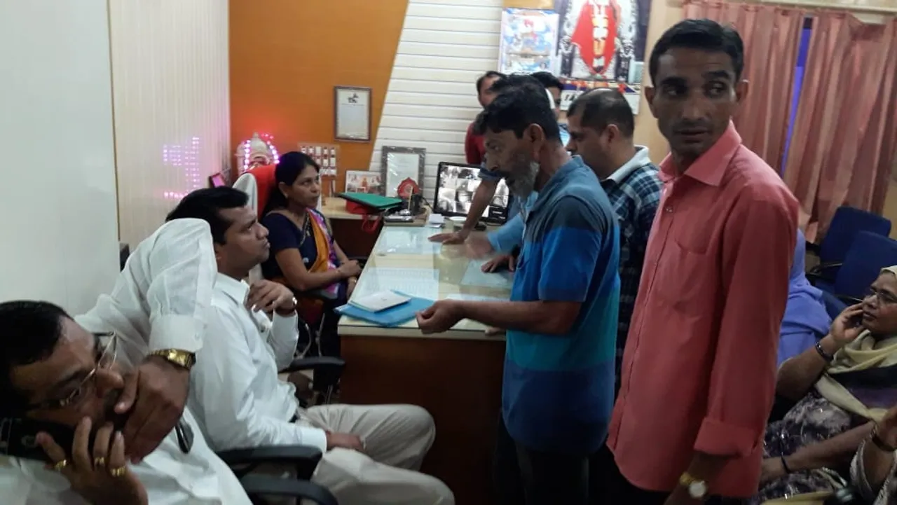 ભરૂચઃ પાલિકામાં લોકોનું હલ્લાબોલ, સમસ્યાનું સમાધાન નહીં તો કચેરીને તાળાબંધી