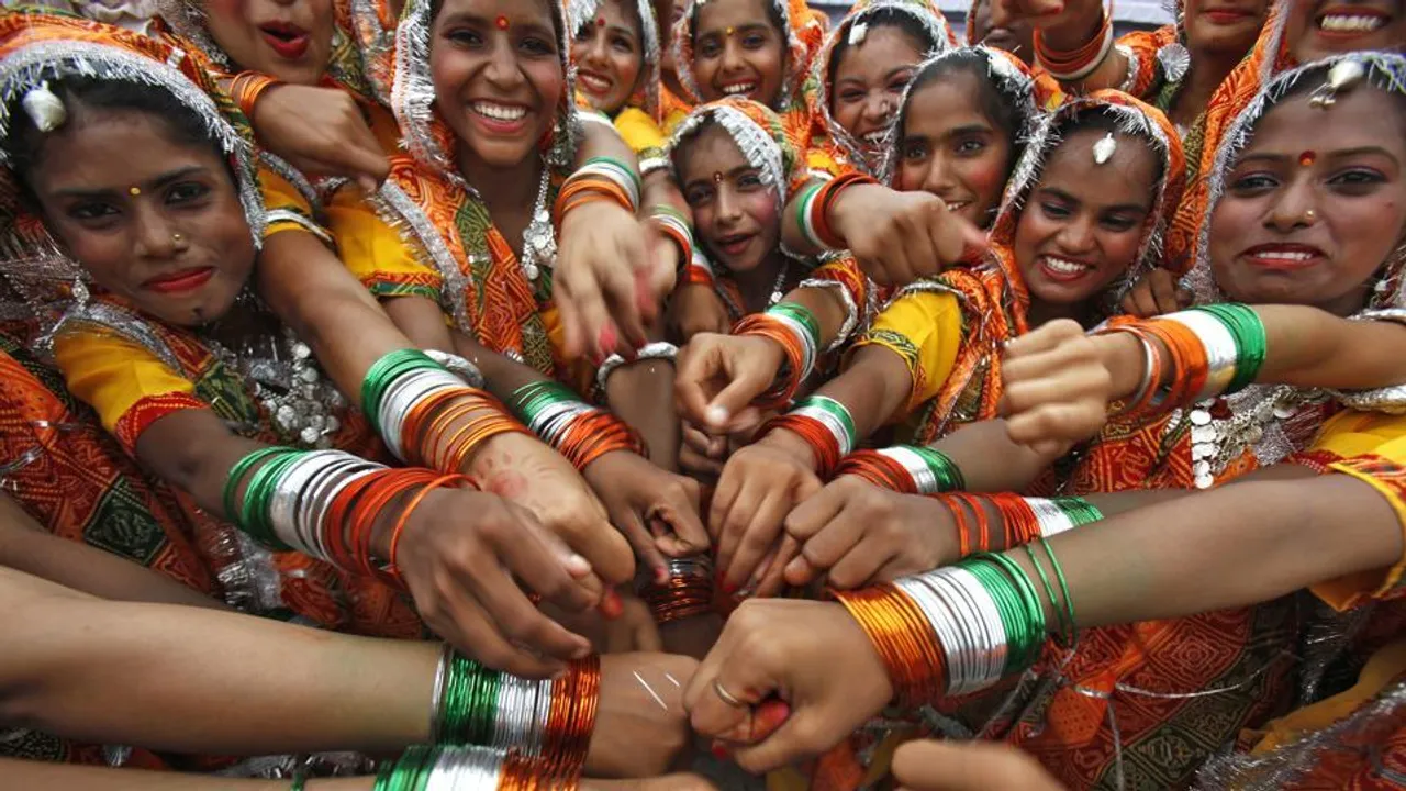 રાષ્ટ્રવાદ : तुम्हारी है तुम ही सम्भालों ये दुनिया...