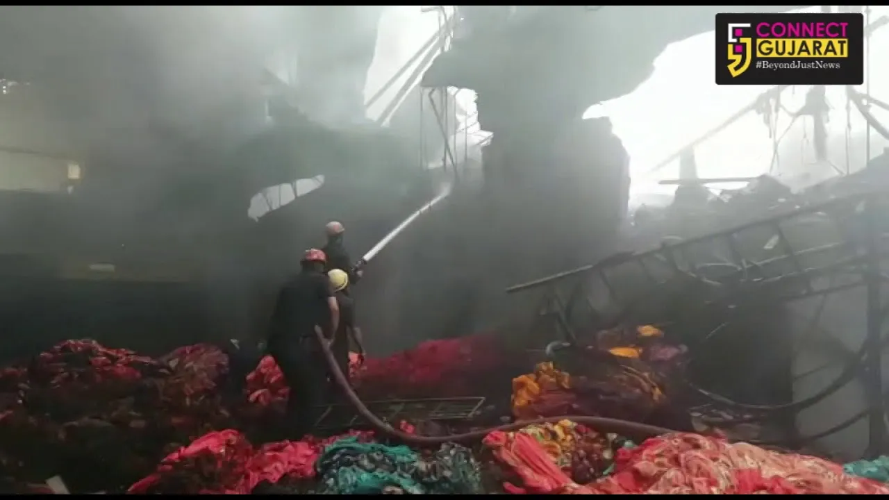 સુરતના પાંડેસરામાં સ્લેબ તૂટી પડતા ૫૦ થી વધુ કર્મચારી દબાયા