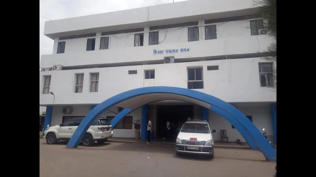 ભરૂચ જિલ્લા પંચાયતમાં પૂર્વ પ્રમુખને જ રીપિટ કરાતાં કોંગી સભ્યોનો જ બળવો