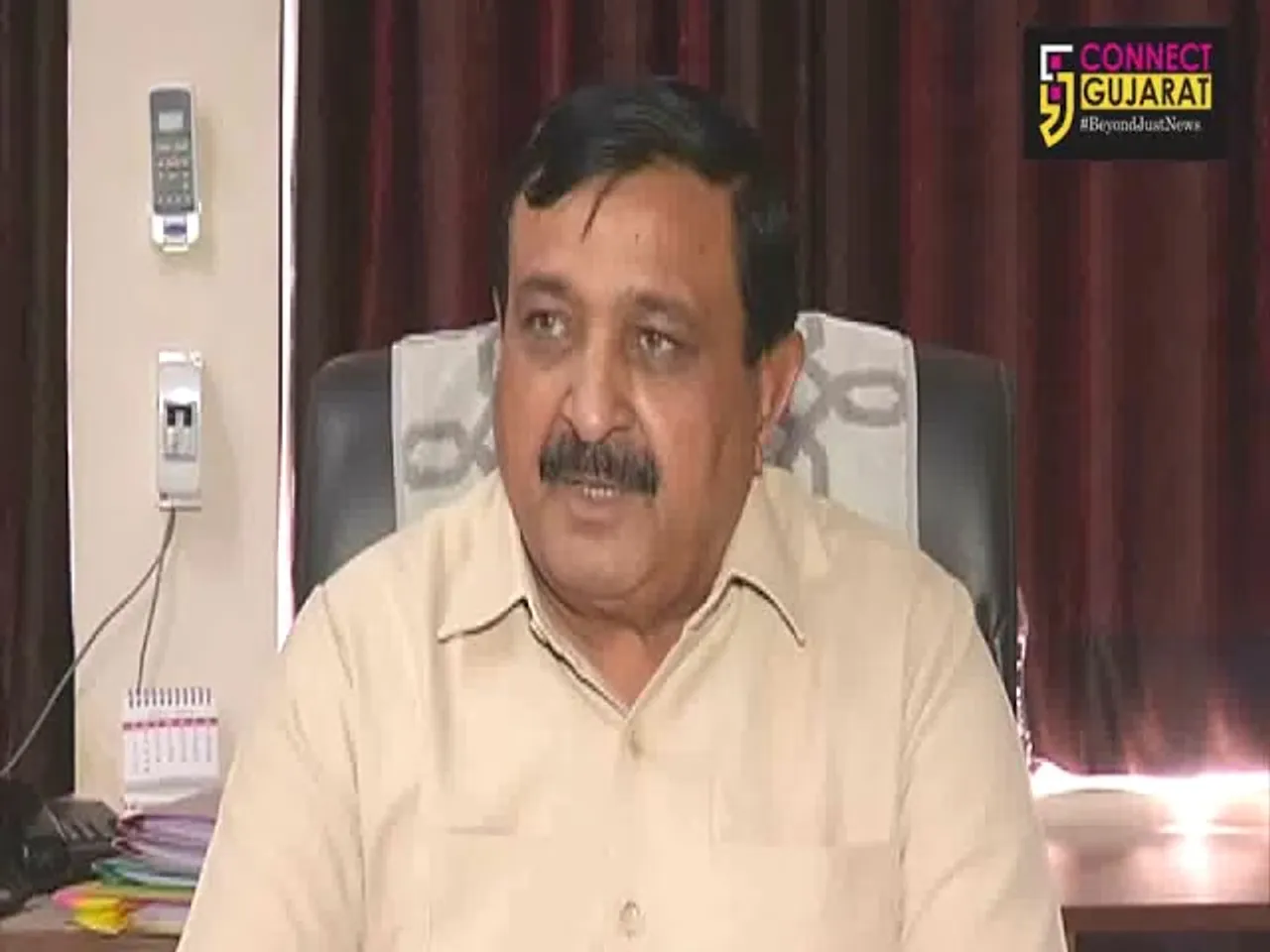 રાજકોટ માર્કેટિંગ યાર્ડમાં ખુલ્લામાં પડ્યો છે અનાજનો જથ્થો, જો વરસાદ આવે તો?