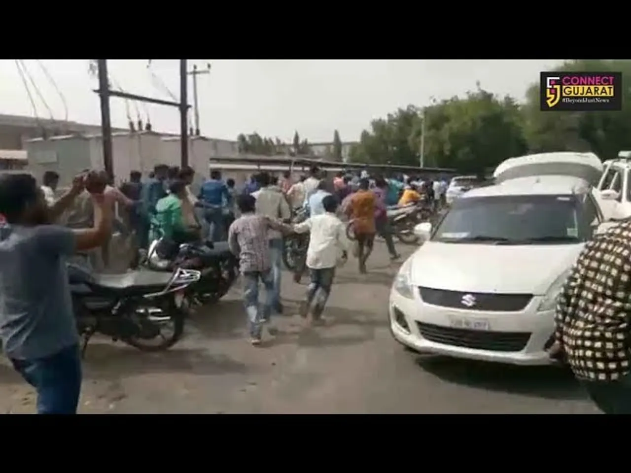 વડોદરાઃ કંપનીના કર્મચારીનું મોત થતાં કામદારોનો હોબાળો, પોલીસે કર્યો લાઠીચાર્જ