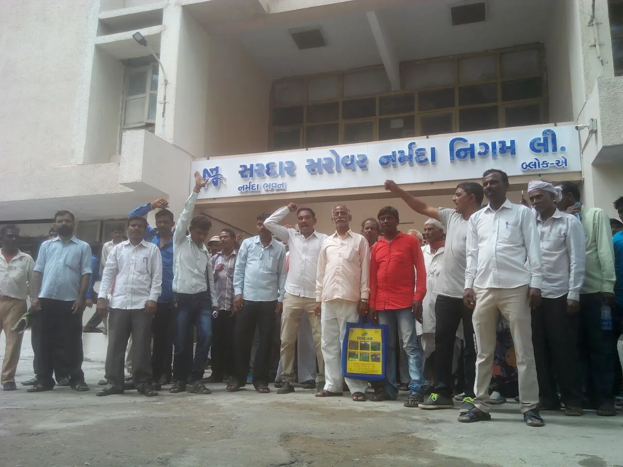 વડોદરાઃ નર્મદા વિસ્થાપીતોની માંગણી પૂર્ણ કરો નહીં તો સ્ટેચ્યુ ઓફ યુનિટીનું લોકાર્પણ નહીં