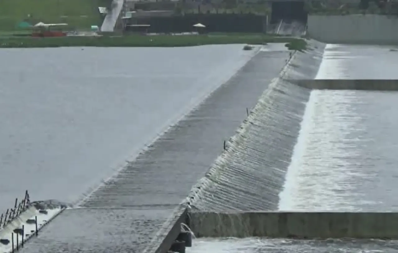 સુરતઃ ભારે વરસાદને પગલે હાલમાં કોઝવે બંધ, ગોઠવાયો પોલીસ બંદોબસ્ત