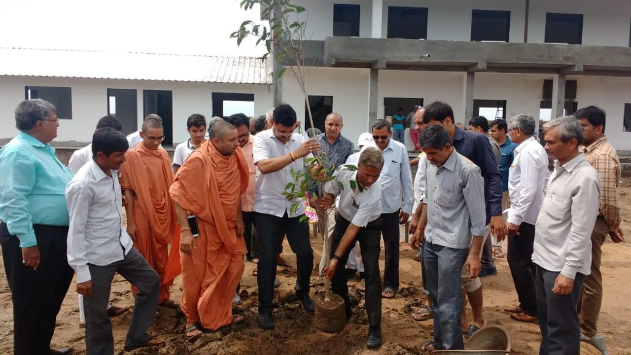 હાંસોટના દંત્રાઇ તથા પંડવાઇ ખાતે મંત્રી ઇશ્વરસિંહ પટેલના હસ્તે થયું વૃક્ષારોપણ