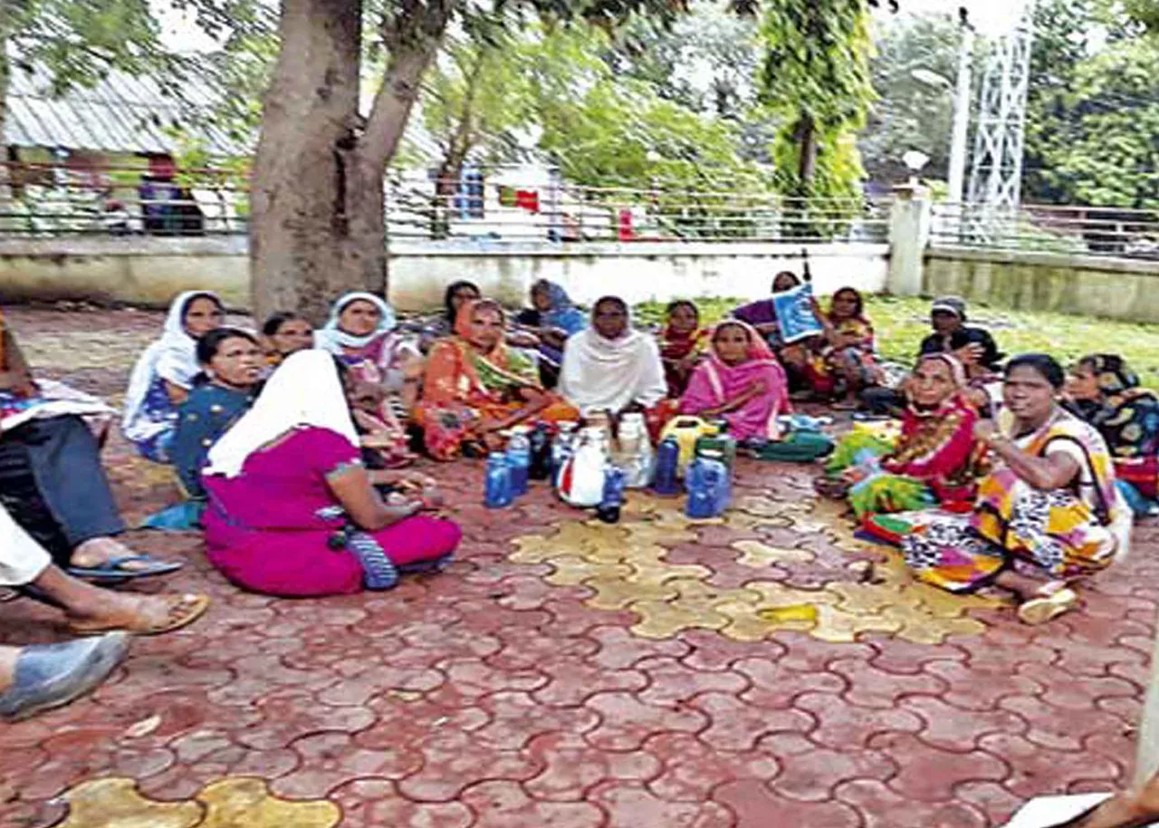 ઉકાઇ થર્મલના છુટા કરાયેલા ૫૧ કામદારોની આત્મવિલોપનની કોશીષ