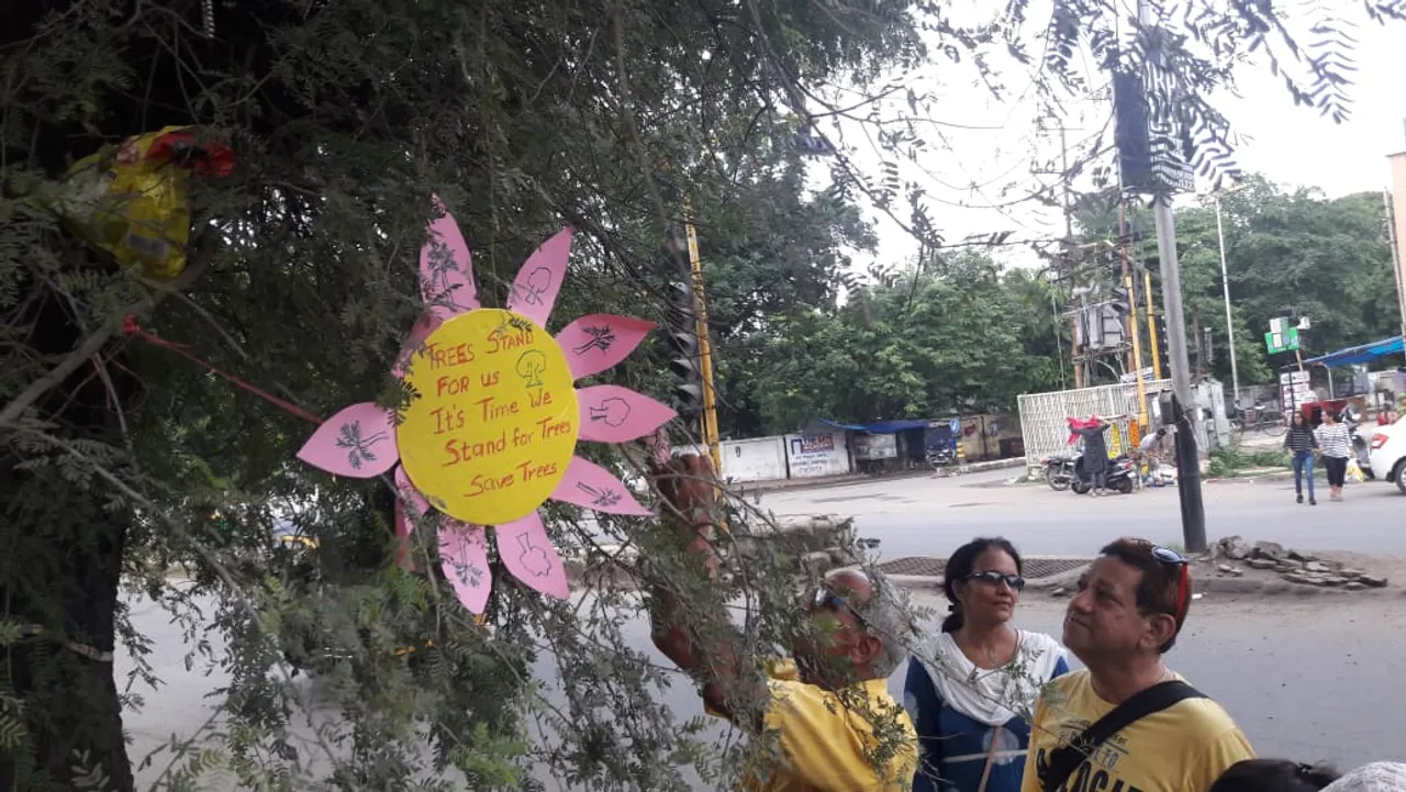 વડોદરા ઓલ્ડ પાદરા રોડ ખાતે સદીઓ જૂના વૃક્ષોને બચાવવા રાખડી બંધાઈ !!!