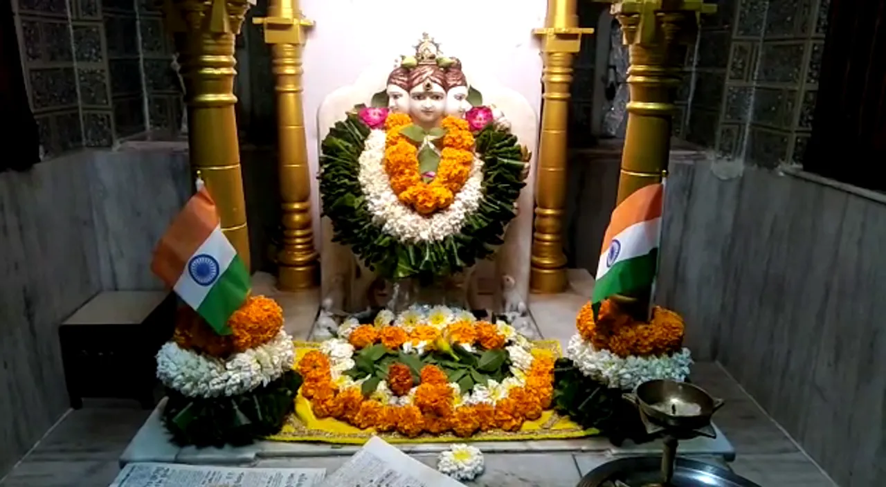 ભરૂચ મંદિરમાં ભગવાન પણ રંગાયા ત્રિરંગામાં : ભક્તો દ્વારા કરાઇ અનોખી ઉજવણી !