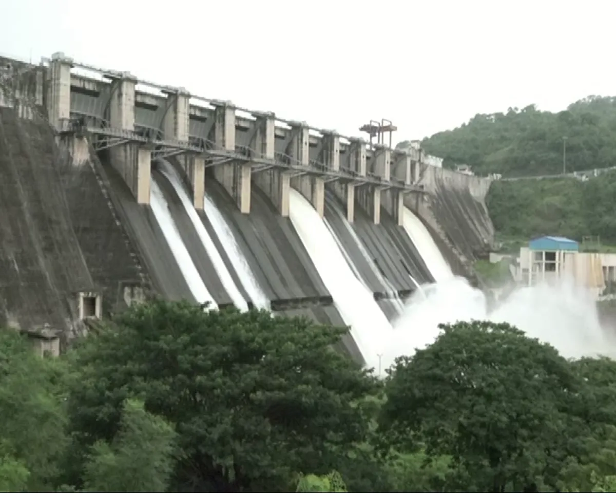 નર્મદાઃ કરજણ ડેમની જળસપાટી રૂલ લેવલ 112 ને પાર, બે ગેટ ખોલી નદીમાં પાણી છોડાયું