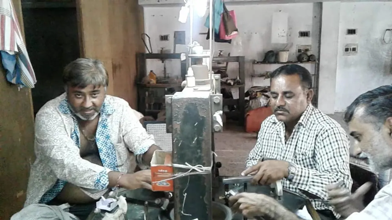 જામકંડોરણાઃ હિરા ઉદ્યોગ મંદ પડતાં કારીગરો બેકારીના ખપ્પરમાં હોમાયા