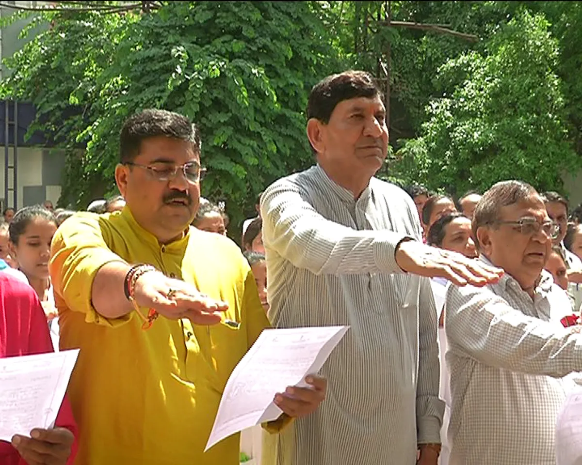 રાજકોટઃ MP-MLAએ કરી સિવિલ હોસ્પિટલની સર્પ્રાઈઝ વિઝીટ, સ્વછતાના લેવડાવ્યા શપથ