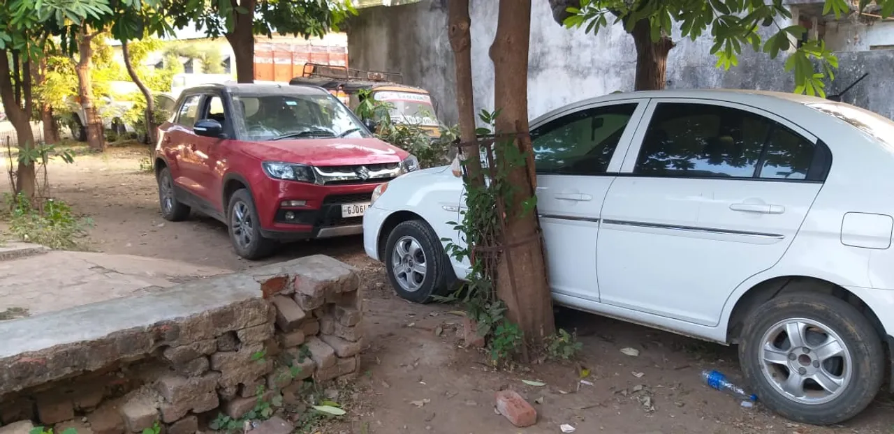 કરજણના કુરાલી ગામની સીમમાંથી સામી દિવાળીએ વિદેશી દારૂનો જંગી જથ્થો ઝડપાયો