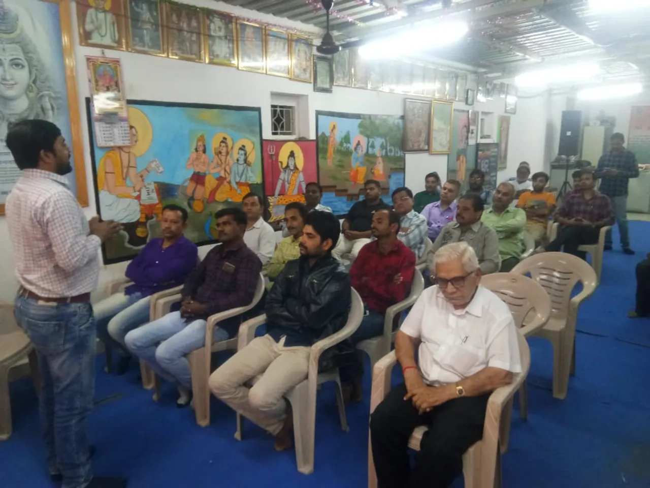 જામનગરમાં વિરાટ ધર્મસભાના આયોજન માટે દ્વારકાના ખમભાળિયામાં યોજાયું સરપંચ સંમેલન