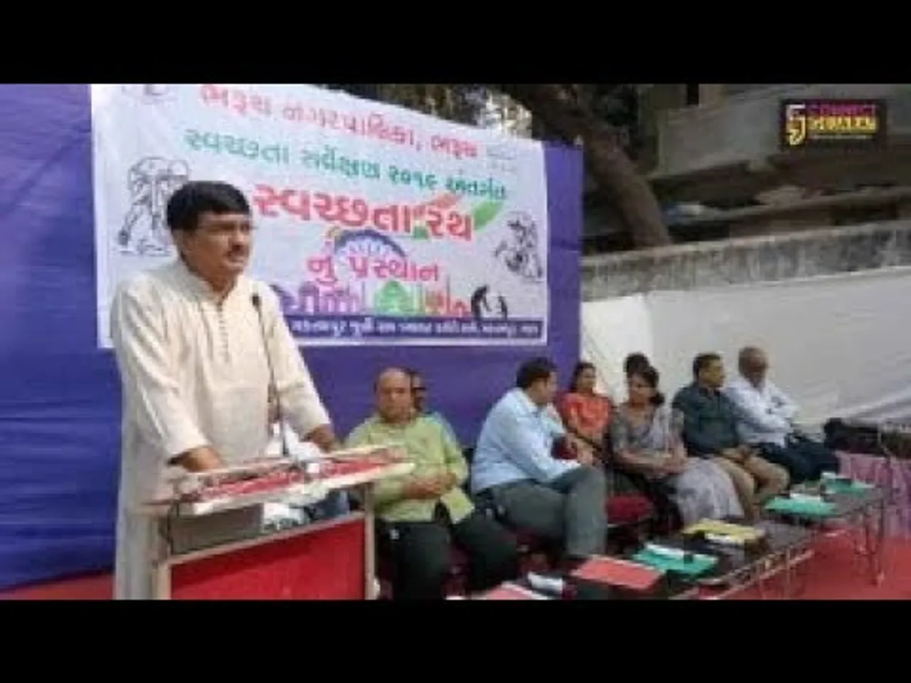 ભરૂચઃ પાલિકા દ્વારા સ્વચ્છતા રથનું પ્રસ્થાન કરવામાં આવ્યું