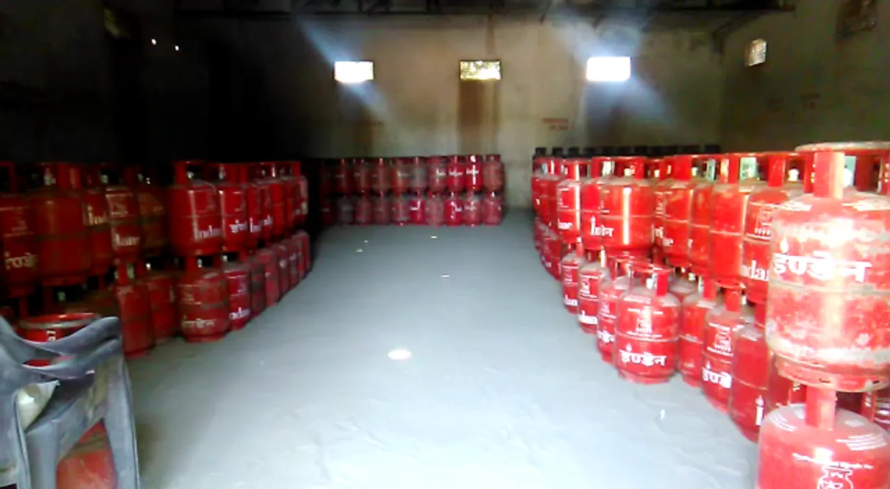 વડોદરા : કોટાલી ખાતે ગેસ એજન્સીના ગોડાઉનમાંથી ૧૨૫ ગેસ બોટલોની કરાઇ ચોરી