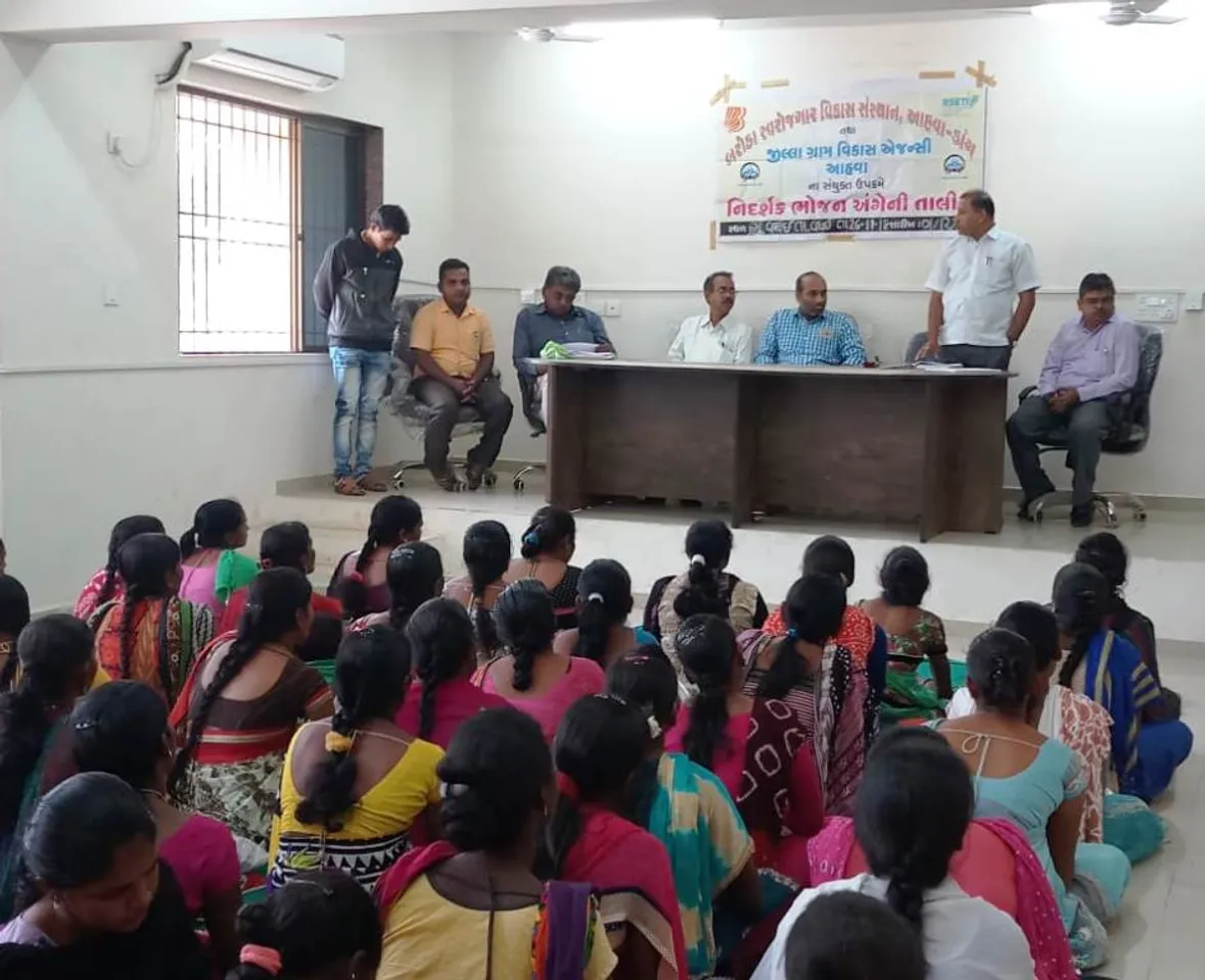 આહવા: બરોડા સ્વરોજગાર વિકાસ સંસ્થાન દ્વારા જિલ્લાની ૨૦૨  બહેનોને નિદર્શક ભોજન અંગેની અપાઇ તાલીમ