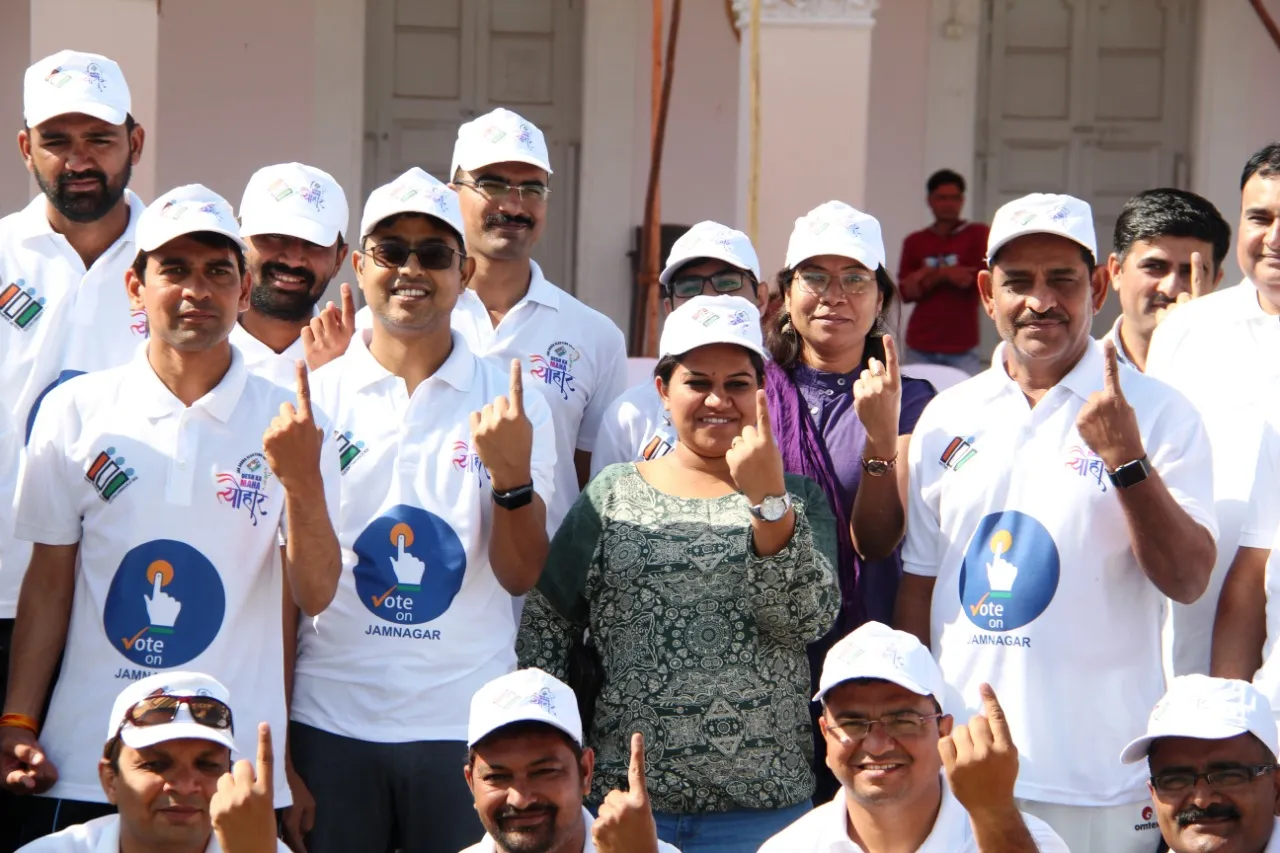 જામનગર: ક્રિકેટના માધ્યમથી મતદાન જાગૃતિનો કરાયો અનોખો પ્રયાસ