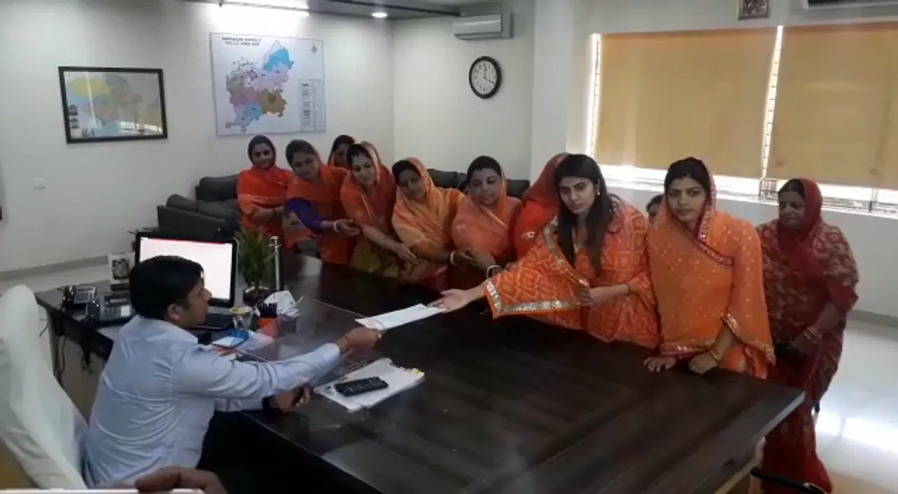 જામનગર: રંગ ઉડાવવા પર પ્રતિબંધની માંગ સાથે કરણીસેના મહિલા પાંખે આપ્યું આવેદન