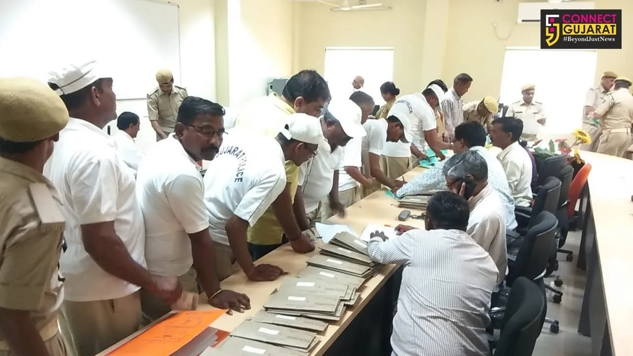 ભરૂચ પોલીસ હેડક્વાર્ટર ખાતે થયું પોસ્ટલ બેલેટથી મતદાન