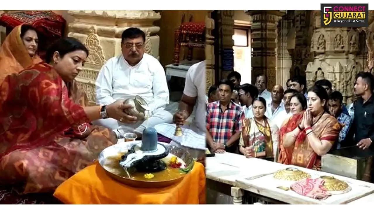 ભાજપના સ્ટાર પ્રચારક સ્મૃતિ ઈરાનીએ સોમનાથ દાદાના ચરણોમા ઝુકાવ્યુ શીશ