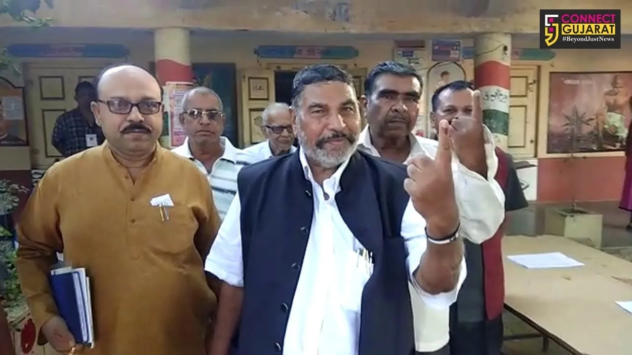 ભરૂચ બેઠકના ભારતીય ટ્રાયબલ પાર્ટીના ઉમેદવાર છોટુ વસાવાએ મતદાન કર્યું