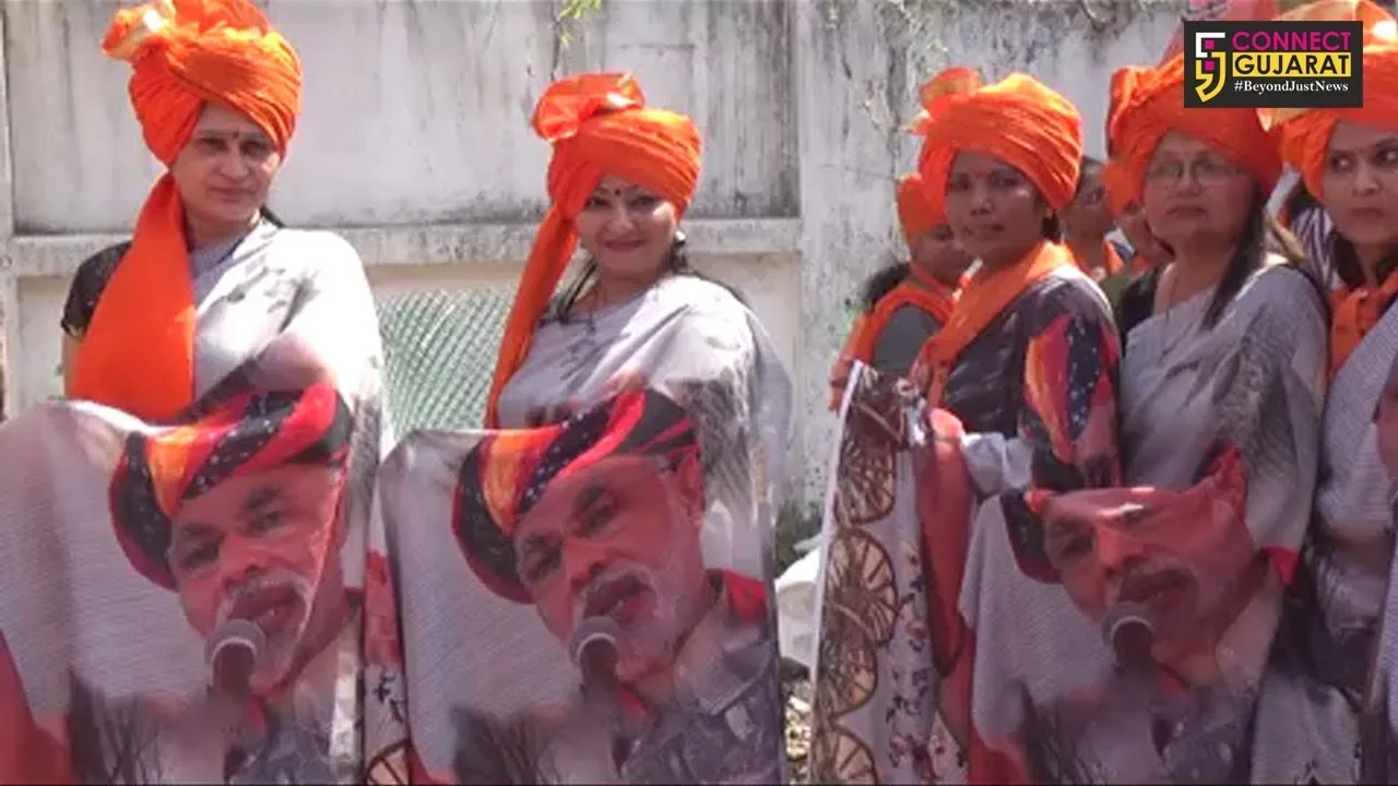 વનિતા વિશ્રામ પાસે મોદીની પ્રિન્ટ વાળી સાડી પહેરી મહિલાઓ દર્શનાબેનના સમર્થનમાં ઉમટી